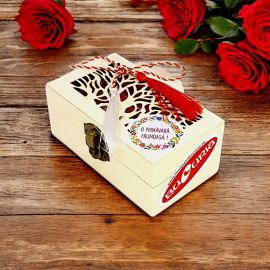 Cadou Cutie din Lemn (Martisor) cu Bomboane Bucuria