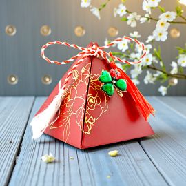 Cutie cu Bomboane Bucuria Martisor Piramida